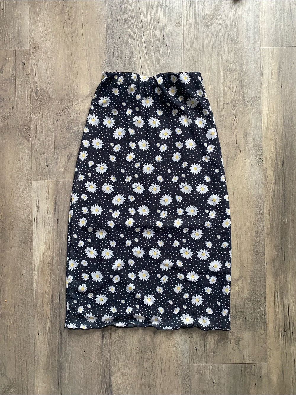 Forever 21 Black Pencil Skirt with White Daisy Print